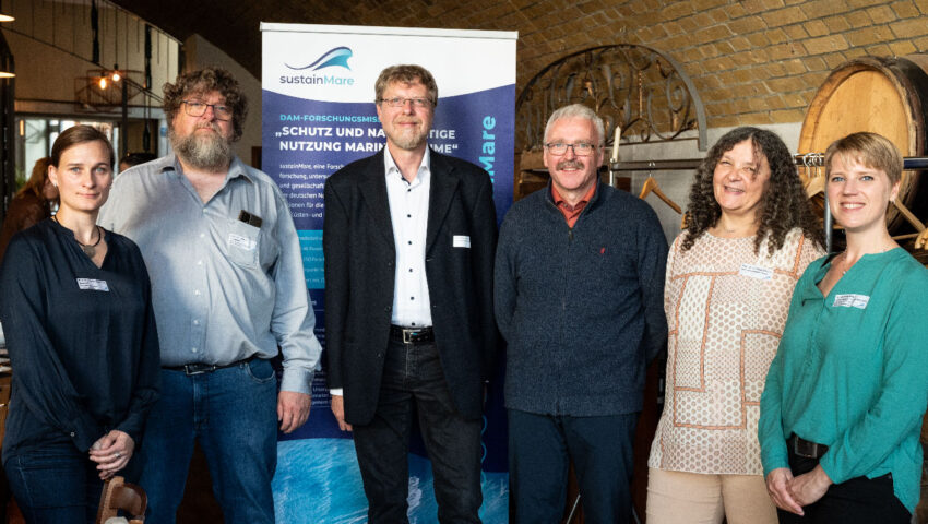 Prof. Dr. Marie-Catherine Riekhof (Director of the Center for Ocean and Society), Prof. Dr. Helmut Hillebrand (Professor of Planktology at the Carl von Ossietzky University of Oldenburg), Dr. Andreas Kannen (Helmholtz Centre Hereon, Socioeconomics of Coastal Areas), Dr. Ralf Döring (Johann Heinrich von Thünen Institute, Head of the Fisheries and Aquaculture Economics Working Group), Prof. Dr. Corinna Schrumm (Helmholtz Centre Hereon, Head of the Institute of Coastal Systems - Analysis and Modelling), Dr. Sabine Horn (Alfred Wegener Institute, Coastal Ecology) (from right to left)