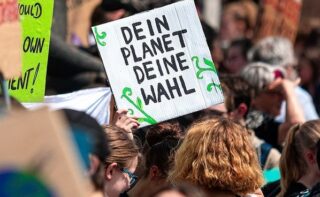 Die aktuelle, erste Studie der neuen Studienreihe nimmt unter anderem den Beitrag von Klimaprotesten an der Klimawende in Deutschland unter die Lupe.